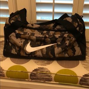 Nike Brasilia Duffle Bag-GREEN CAMO-PRICE FIRM!!!